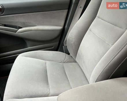 Красный Хонда Цивик, объемом двигателя 1.3 л и пробегом 321 тыс. км за 5650 $, фото 28 на Automoto.ua