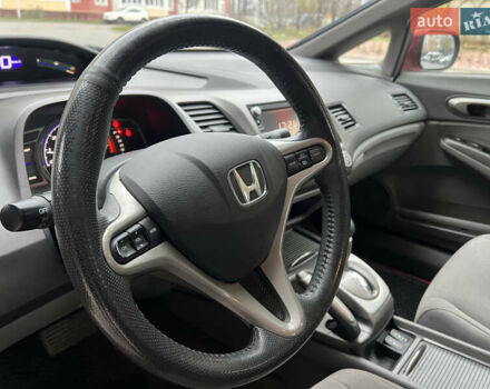 Красный Хонда Цивик, объемом двигателя 1.3 л и пробегом 321 тыс. км за 5650 $, фото 27 на Automoto.ua