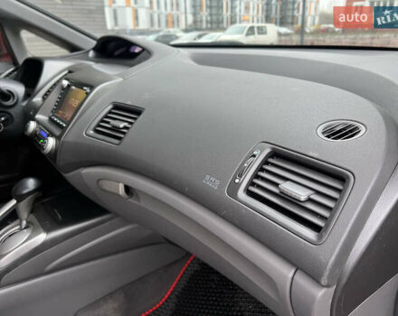 Красный Хонда Цивик, объемом двигателя 1.3 л и пробегом 321 тыс. км за 5650 $, фото 43 на Automoto.ua