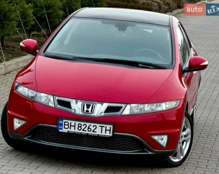 Красный Хонда Цивик, объемом двигателя 1.8 л и пробегом 120 тыс. км за 9999 $, фото 1 на Automoto.ua
