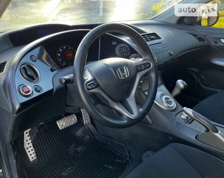 Хонда Цивик, объемом двигателя 1.8 л и пробегом 209 тыс. км за 5950 $, фото 12 на Automoto.ua