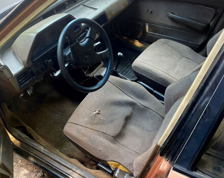 Хонда Сівік, об'ємом двигуна 1.5 л та пробігом 270 тис. км за 680 $, фото 4 на Automoto.ua