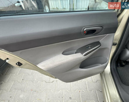 Хонда Цивик, объемом двигателя 1.8 л и пробегом 235 тыс. км за 6700 $, фото 12 на Automoto.ua