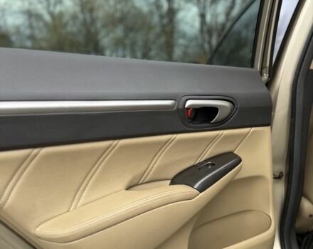 Желтый Хонда Цивик, объемом двигателя 1.8 л и пробегом 156 тыс. км за 6700 $, фото 9 на Automoto.ua