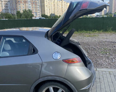 Серый Хонда Цивик, объемом двигателя 1.8 л и пробегом 285 тыс. км за 4800 $, фото 6 на Automoto.ua