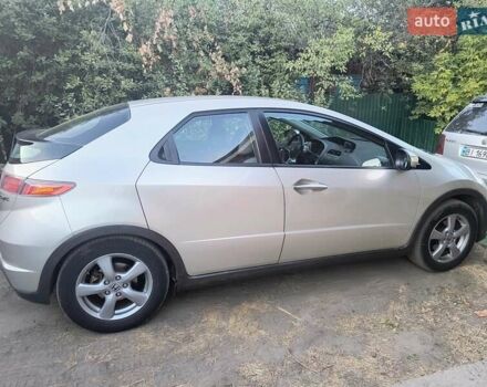 Серый Хонда Цивик, объемом двигателя 1.3 л и пробегом 330 тыс. км за 5500 $, фото 4 на Automoto.ua