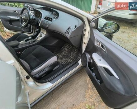 Серый Хонда Цивик, объемом двигателя 1.3 л и пробегом 330 тыс. км за 5500 $, фото 10 на Automoto.ua