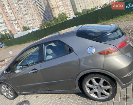 Серый Хонда Цивик, объемом двигателя 1.8 л и пробегом 285 тыс. км за 4800 $, фото 5 на Automoto.ua