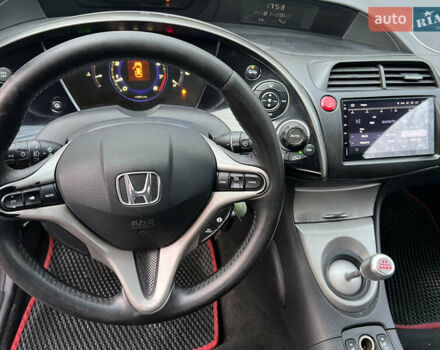 Серый Хонда Цивик, объемом двигателя 1.8 л и пробегом 250 тыс. км за 4400 $, фото 16 на Automoto.ua