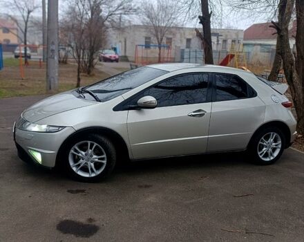 Серый Хонда Цивик, объемом двигателя 1.8 л и пробегом 328 тыс. км за 5500 $, фото 4 на Automoto.ua