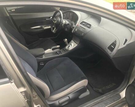 Серый Хонда Цивик, объемом двигателя 1.8 л и пробегом 289 тыс. км за 5500 $, фото 2 на Automoto.ua