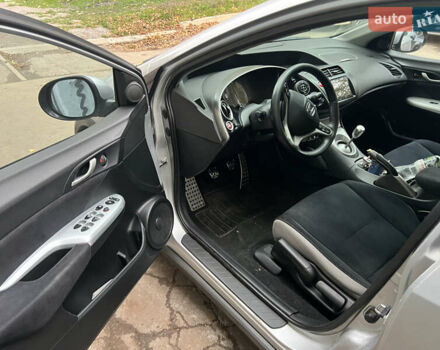 Серый Хонда Цивик, объемом двигателя 1.8 л и пробегом 250 тыс. км за 5400 $, фото 4 на Automoto.ua