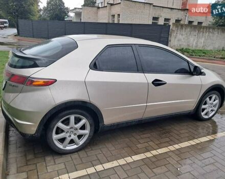 Серый Хонда Цивик, объемом двигателя 1.8 л и пробегом 230 тыс. км за 6500 $, фото 4 на Automoto.ua