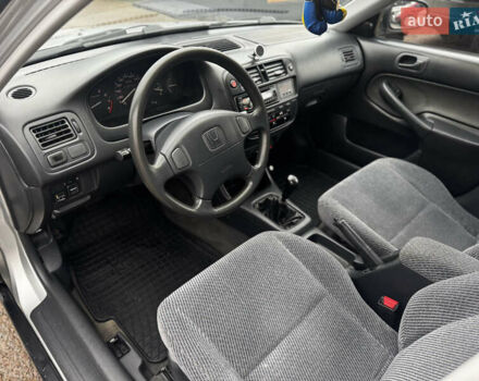 Сірий Хонда Сівік, об'ємом двигуна 1.6 л та пробігом 236 тис. км за 3333 $, фото 19 на Automoto.ua