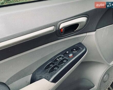 Серый Хонда Цивик, объемом двигателя 1.8 л и пробегом 213 тыс. км за 5999 $, фото 21 на Automoto.ua