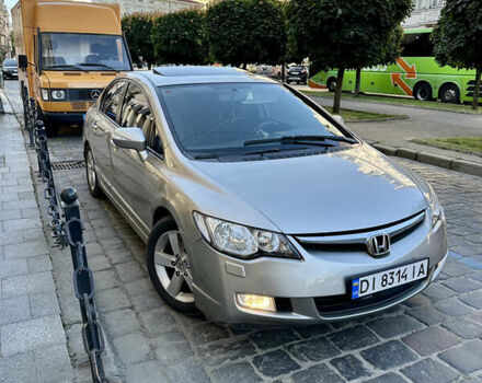 Серый Хонда Цивик, объемом двигателя 1.8 л и пробегом 300 тыс. км за 5400 $, фото 4 на Automoto.ua
