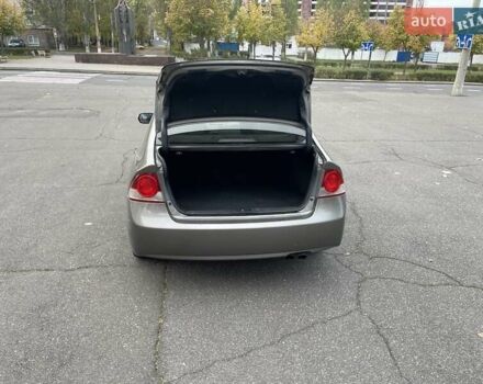 Серый Хонда Цивик, объемом двигателя 1.8 л и пробегом 289 тыс. км за 6200 $, фото 3 на Automoto.ua