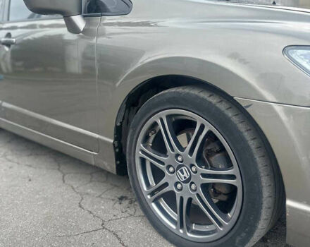 Серый Хонда Цивик, объемом двигателя 1.8 л и пробегом 311 тыс. км за 5500 $, фото 4 на Automoto.ua