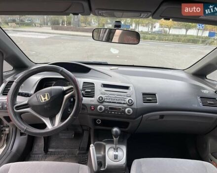 Серый Хонда Цивик, объемом двигателя 1.8 л и пробегом 289 тыс. км за 6200 $, фото 4 на Automoto.ua