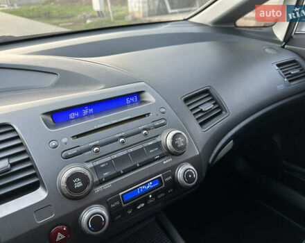 Серый Хонда Цивик, объемом двигателя 1.8 л и пробегом 176 тыс. км за 7999 $, фото 61 на Automoto.ua