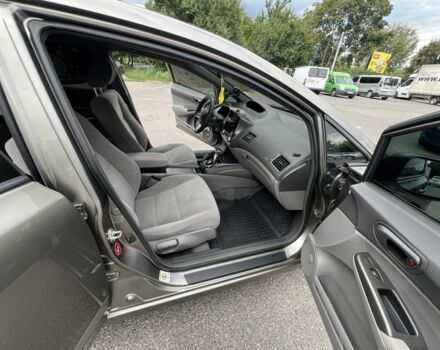 Серый Хонда Цивик, объемом двигателя 1.8 л и пробегом 237 тыс. км за 6800 $, фото 12 на Automoto.ua