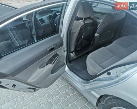 Серый Хонда Цивик, объемом двигателя 1.8 л и пробегом 214 тыс. км за 6800 $, фото 1 на Automoto.ua