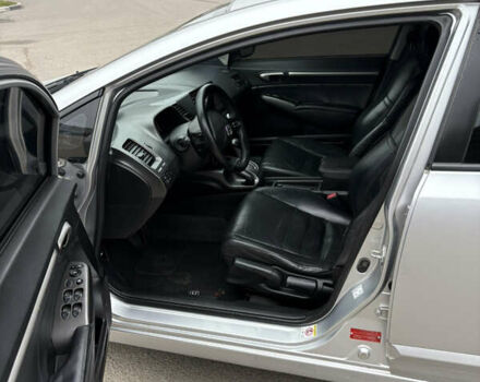 Серый Хонда Цивик, объемом двигателя 1.8 л и пробегом 230 тыс. км за 6300 $, фото 5 на Automoto.ua