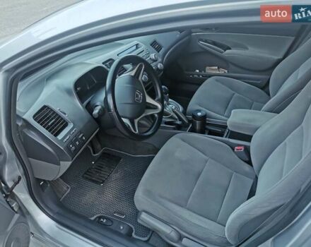 Серый Хонда Цивик, объемом двигателя 1.8 л и пробегом 214 тыс. км за 6800 $, фото 4 на Automoto.ua