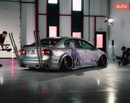 Серый Хонда Цивик, объемом двигателя 1.8 л и пробегом 185 тыс. км за 9000 $, фото 5 на Automoto.ua