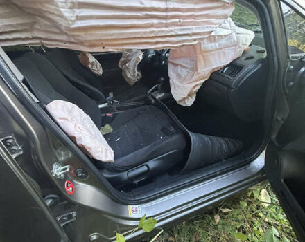 Серый Хонда Цивик, объемом двигателя 1.8 л и пробегом 180 тыс. км за 1500 $, фото 3 на Automoto.ua