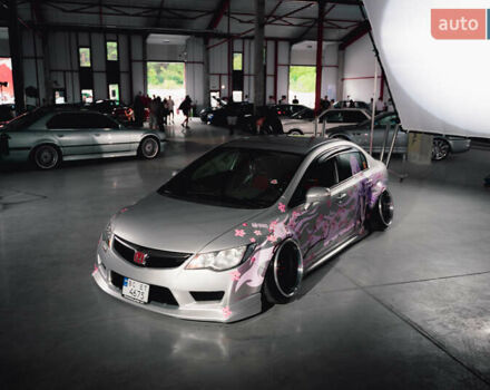 Серый Хонда Цивик, объемом двигателя 1.8 л и пробегом 185 тыс. км за 9000 $, фото 3 на Automoto.ua