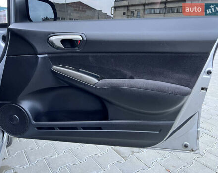 Серый Хонда Цивик, объемом двигателя 1.8 л и пробегом 168 тыс. км за 7650 $, фото 57 на Automoto.ua