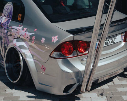 Серый Хонда Цивик, объемом двигателя 1.8 л и пробегом 185 тыс. км за 9000 $, фото 4 на Automoto.ua