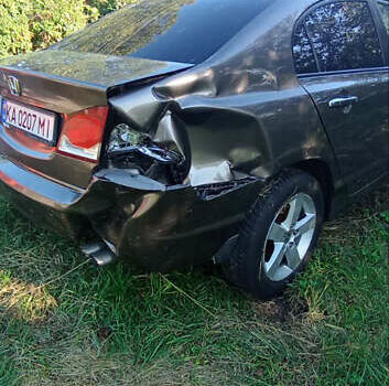 Серый Хонда Цивик, объемом двигателя 1.8 л и пробегом 180 тыс. км за 1500 $, фото 1 на Automoto.ua