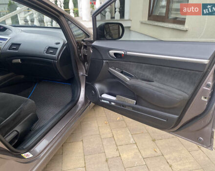 Серый Хонда Цивик, объемом двигателя 1.8 л и пробегом 187 тыс. км за 7999 $, фото 52 на Automoto.ua