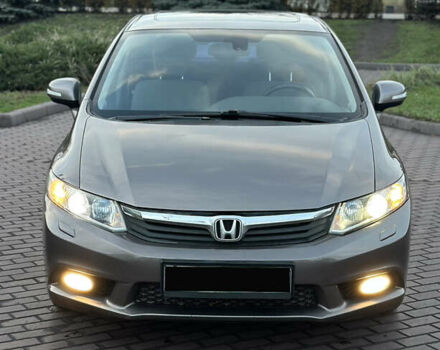 Серый Хонда Цивик, объемом двигателя 1.8 л и пробегом 226 тыс. км за 9500 $, фото 5 на Automoto.ua