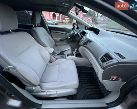 Серый Хонда Цивик, объемом двигателя 1.8 л и пробегом 226 тыс. км за 9500 $, фото 24 на Automoto.ua