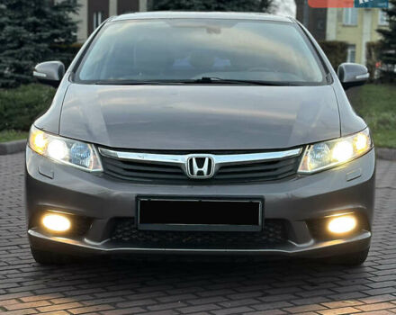 Серый Хонда Цивик, объемом двигателя 1.8 л и пробегом 226 тыс. км за 9500 $, фото 4 на Automoto.ua