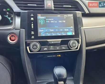 Серый Хонда Цивик, объемом двигателя 2 л и пробегом 147 тыс. км за 12400 $, фото 28 на Automoto.ua