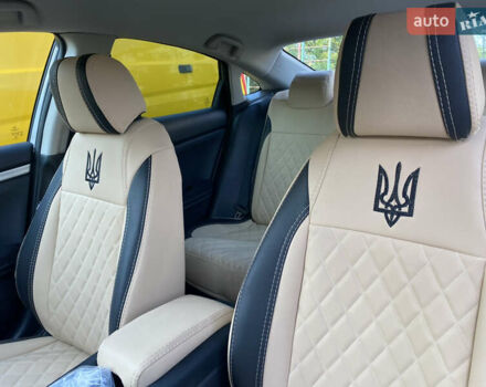 Серый Хонда Цивик, объемом двигателя 2 л и пробегом 83 тыс. км за 13900 $, фото 2 на Automoto.ua