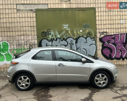 Серый Хонда Цивик, объемом двигателя 1.8 л и пробегом 250 тыс. км за 5400 $, фото 1 на Automoto.ua