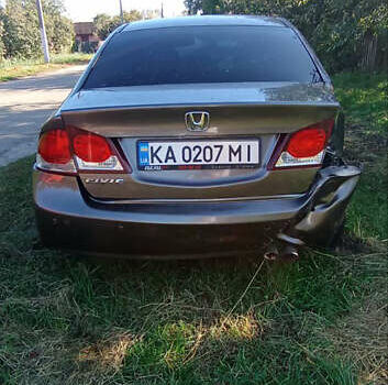 Серый Хонда Цивик, объемом двигателя 1.8 л и пробегом 180 тыс. км за 1500 $, фото 1 на Automoto.ua