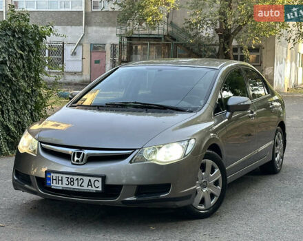 Серый Хонда Цивик, объемом двигателя 1.8 л и пробегом 230 тыс. км за 5700 $, фото 1 на Automoto.ua