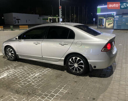 Серый Хонда Цивик, объемом двигателя 1.8 л и пробегом 200 тыс. км за 7300 $, фото 1 на Automoto.ua