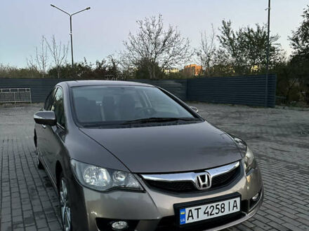 Хонда Цивик 2009 в Ивано-Франковске на Automoto.ua Серый Хонда Цивик, объемом двигателя 1.4 л и пробегом 200 тыс. км за 7100 $, фото 1 на Automoto.ua