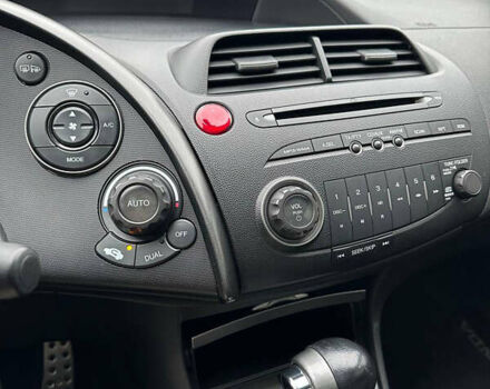 Синий Хонда Цивик, объемом двигателя 1.8 л и пробегом 186 тыс. км за 8200 $, фото 5 на Automoto.ua