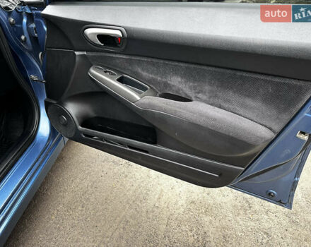 Синий Хонда Цивик, объемом двигателя 1.8 л и пробегом 241 тыс. км за 5500 $, фото 3 на Automoto.ua