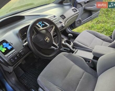 Синий Хонда Цивик, объемом двигателя 1.8 л и пробегом 235 тыс. км за 6500 $, фото 5 на Automoto.ua