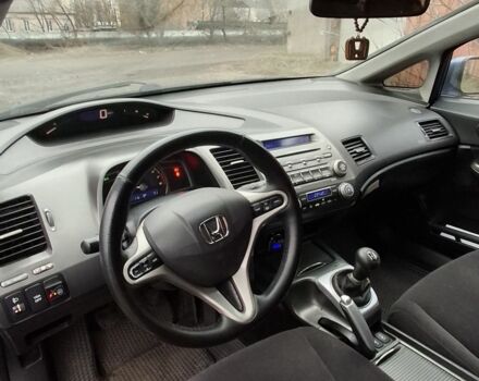 Синий Хонда Цивик, объемом двигателя 1.8 л и пробегом 313 тыс. км за 4600 $, фото 5 на Automoto.ua