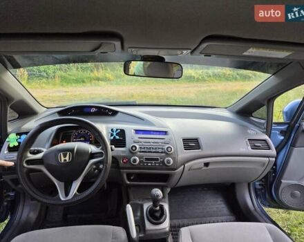 Синий Хонда Цивик, объемом двигателя 1.8 л и пробегом 235 тыс. км за 6500 $, фото 3 на Automoto.ua
